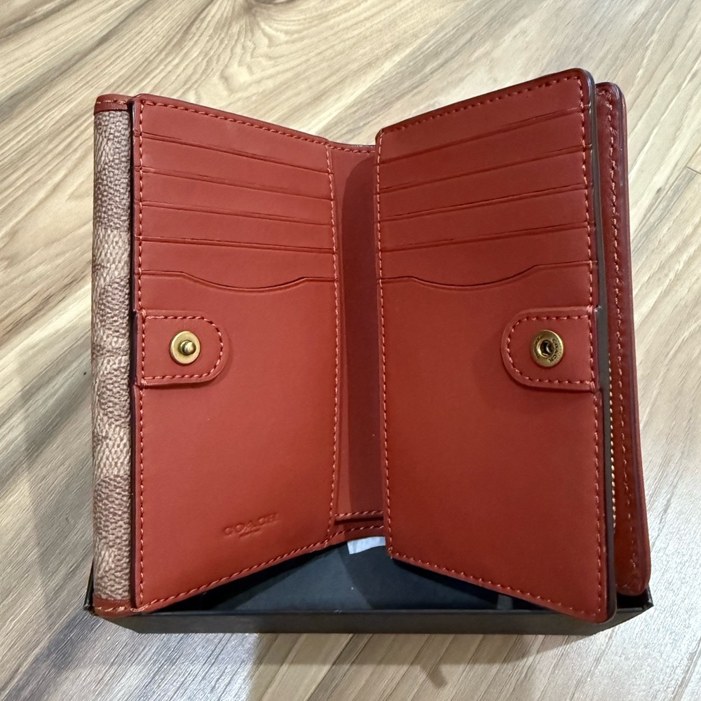 NEW RARE Coach Brown and Tan Women's Wallet - Picture 3 of 5